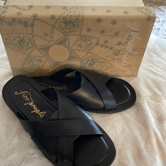 Free People - Picture 1 of 3